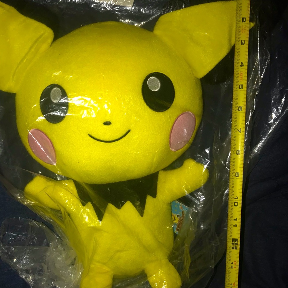 Pokemon Pichu 100% Authentic Plush Exclusive import !!